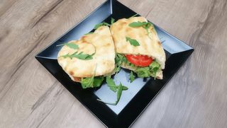 Bon chicken sendvič