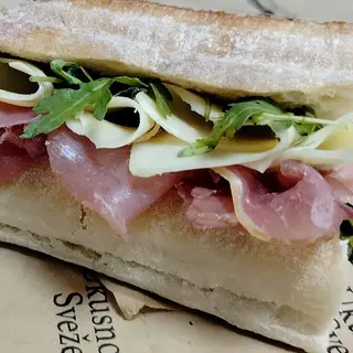SENDVIČ SA DIMLJENOM PEČENICOM