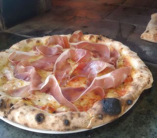 Prosciutto crudo pizza