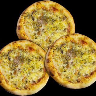 TRI MINI PIZZE KAPRIĆOZE 25cm
