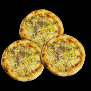 TRI MINI PIZZE KAPRIĆOZE 25cm