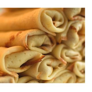 Slatke palačinke sa kremom i plazmom