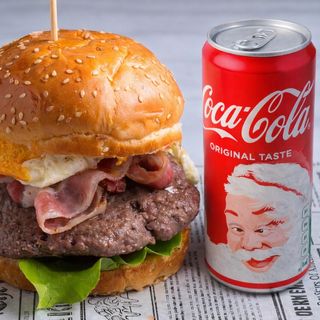 Bacon burger + coca cola 0,33