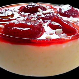 Sutlijas sa maskarponeom i pireom od jagoda