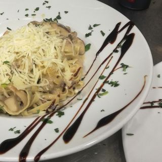 Pasta sa lososom i rukolom