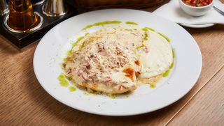 Pileći file u sosu od crvenog luka