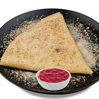 Slatka palačinka sa višnja kremom