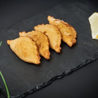 Sambusik | pitice punjene junetinom i pinjolima 5 kom