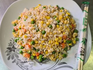 Šareni pirinač sa jajima i povrćem 300 g