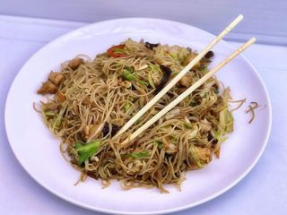 Piletina sa noodles u soya sosu 550 g