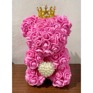 Roze meda sa srcem od stiroporskih ruzica