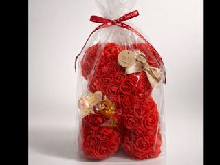 Crveni meda u celofanu