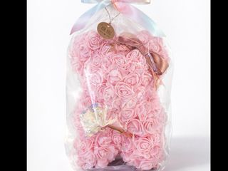 Roze meda sa ružom u celofanu