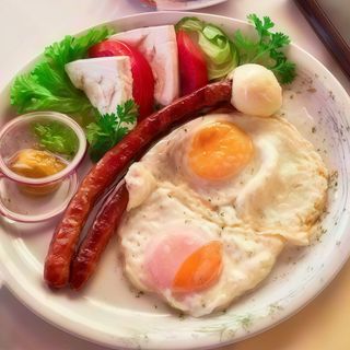 Jaja sa domaćom kobasicom