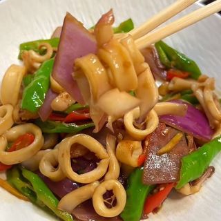 C03-206 Lignje u glinenom cupu