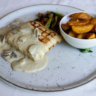 Punjena piletina u sosu od pečuraka