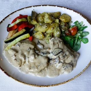 Medaljoni u sosu od pečuraka