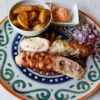 Pileći rolat u kaputu od slanine