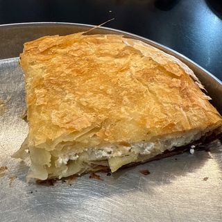 Burek sa sirom 1/4