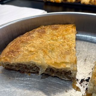 Burek sa mesom 1/4