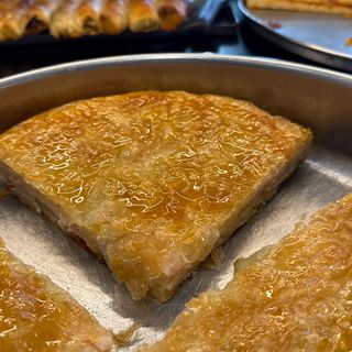 Burek sa šunkom i trapistom 1/4