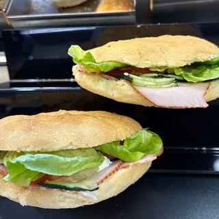 Sendvič sa pečenicom