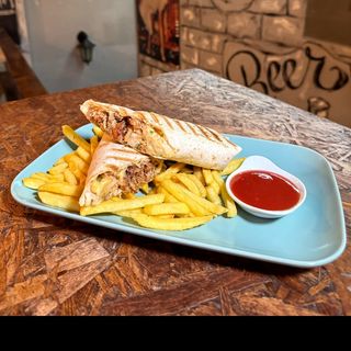 Tortilja sa cepkanom svinjetinom i pomfritom