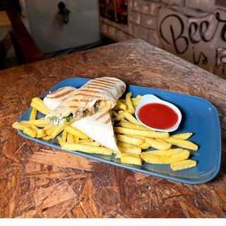 Tortilja sa pilećim batakom i pomfritom