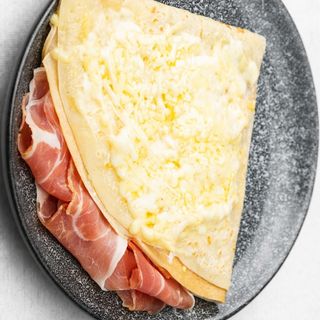 Palačinka sa pršutom, pavlakom i kačkavaljem