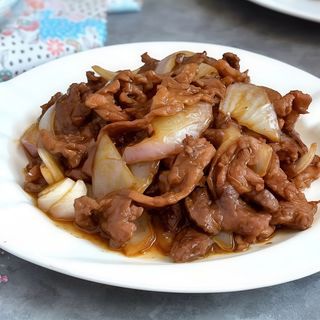 Pržena govedina sa lukom