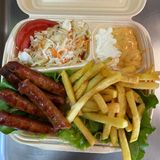 Obrok sa roštiljskom kobasicom