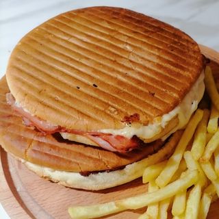 Tost sa suvim vratom i kačkavaljem