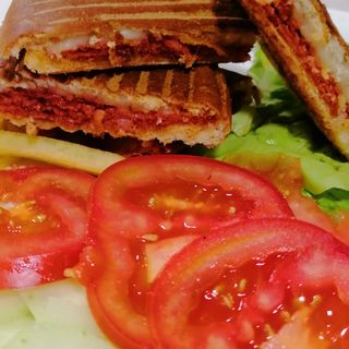 Tost sa kulenom i kačkavaljem