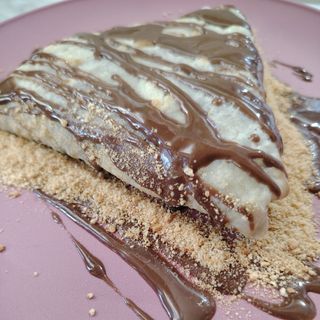 Palačinka sa kremom i keksom