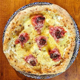 Quattro formaggio e prosciutto 