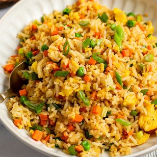 Prženi pirinač sa povrćem i jajima