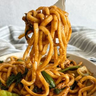 Pržene špagete u kari sosu