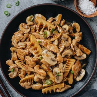 Piletina sa šiitaki pečurkama i bambusom