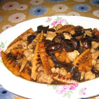 Svinjetina sa povrćem i bambusom