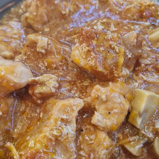 Gulaš sa mešanim mesom  porcija 300g