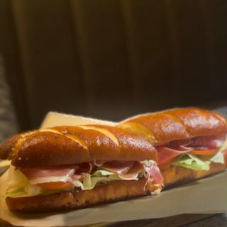 Sendvič sa njeguškim pršutom