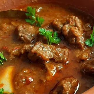 Juneći gulaš 300 gr