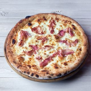 Pizza Karbonara 32cm+ Pepsi 0.33 FREE