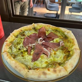 Srednja Pesto Pizza