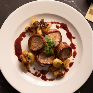 Svinjski file sa prelivom od crvenog vina