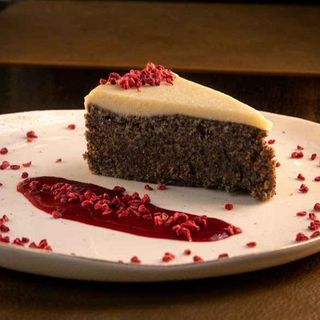 KOLAC SA MAKOM I BELOM COKOLADOM