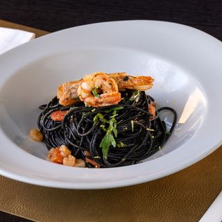 Crna pasta sa gamborima