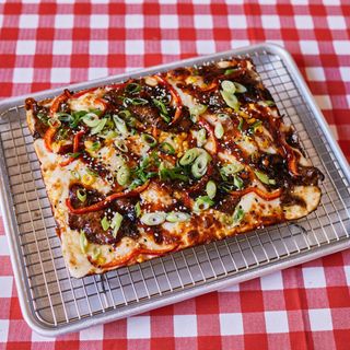 Bulldogy Detroit Pizza