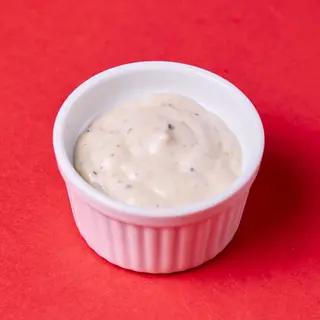 Parmezan Beli luk sos