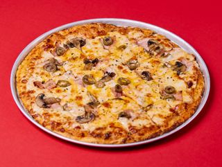 Bacon Capricciosa pizza 30 cm